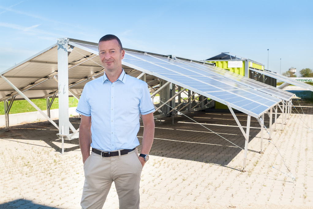 La centrale solaire mobile peut être déployée en une heure.  © Michel Caumes
