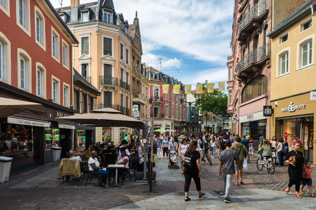 Depuis six ans, le centre de Mulhouse  s’est transformé : plus de 400 ouvertures de magasins depuis 2011, une baisse de 44 %  du nombre de locaux vacants.  © Michel Caumes