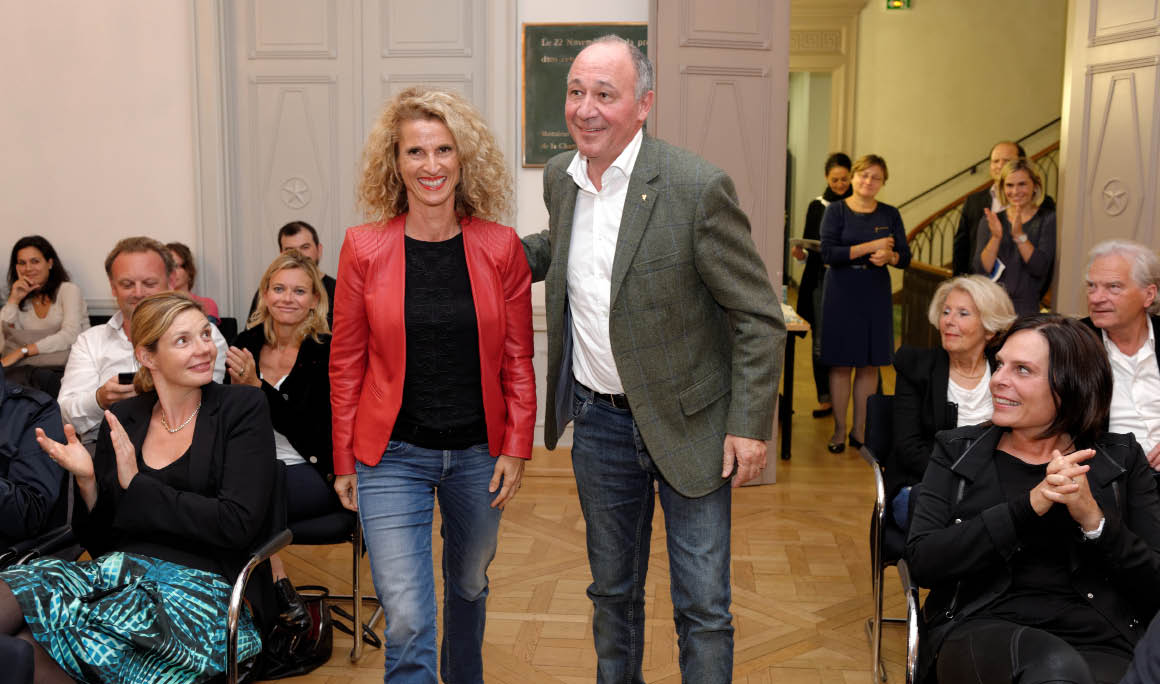 Marie Obringer, responsable communication Ircad et Marc Haeberlin lors de la remise du prix © Benoît Linder