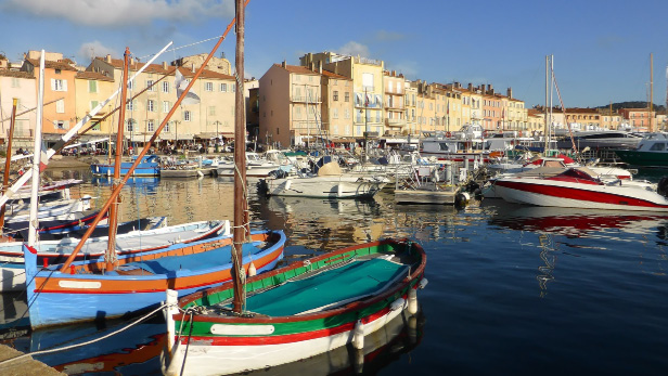 Saint-Tropez et l’ouest  de la Côte d’Azur accessibles via Toulon  avec HOP! © Fotolia