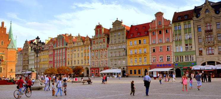 Place du marché de Wroclaw, une des plus belles villes d’Europe centrale © Adobe Stock
