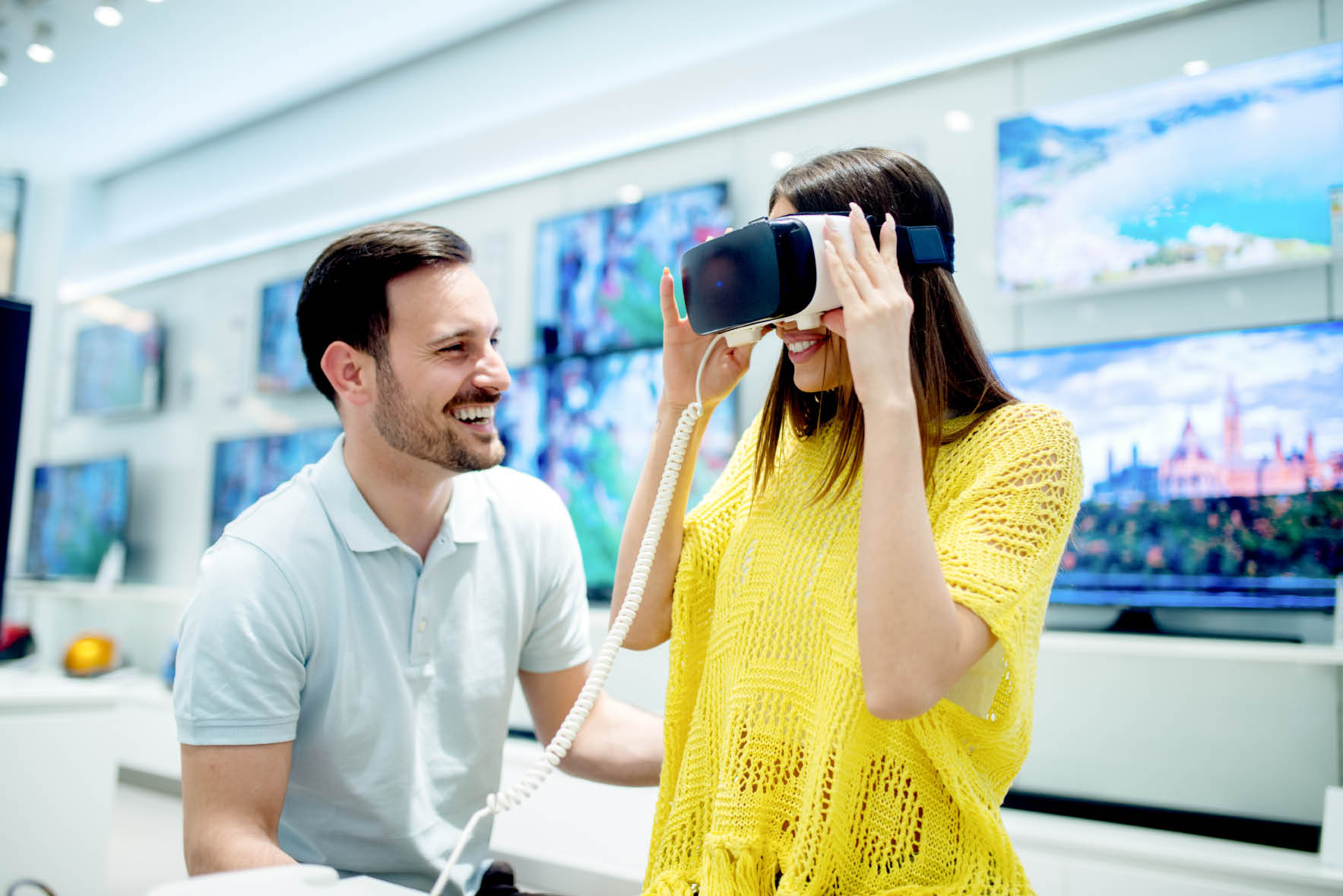Plus de trois quarts des marques vont offrir un service en réalité virtuelle  à l’horizon 2020 afin d’améliorer l’expérience client. © shutterstock