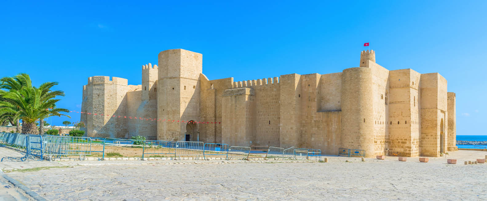 Monastir en Tunisie est réputée pour ses plages splendides, mais aussi pour son riche patrimoine. © Adobe Stock