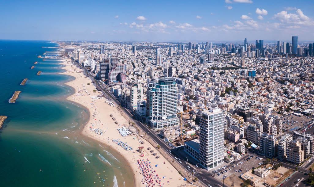Débordante d'énergie, particulièrement animée jour et nuit, Tel Aviv séduit grâce à ses plages, ses marchés pittoresques, son architecture éclectique et ses activités culturelles. © Adobe Stock