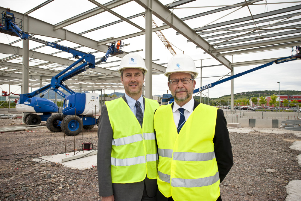Patrick Lullin et Jean-Ernest Keller sur le chantier du nouveau centre de recherche de la Brasserie Kronenbourg à Obernai © Dorothée Parent