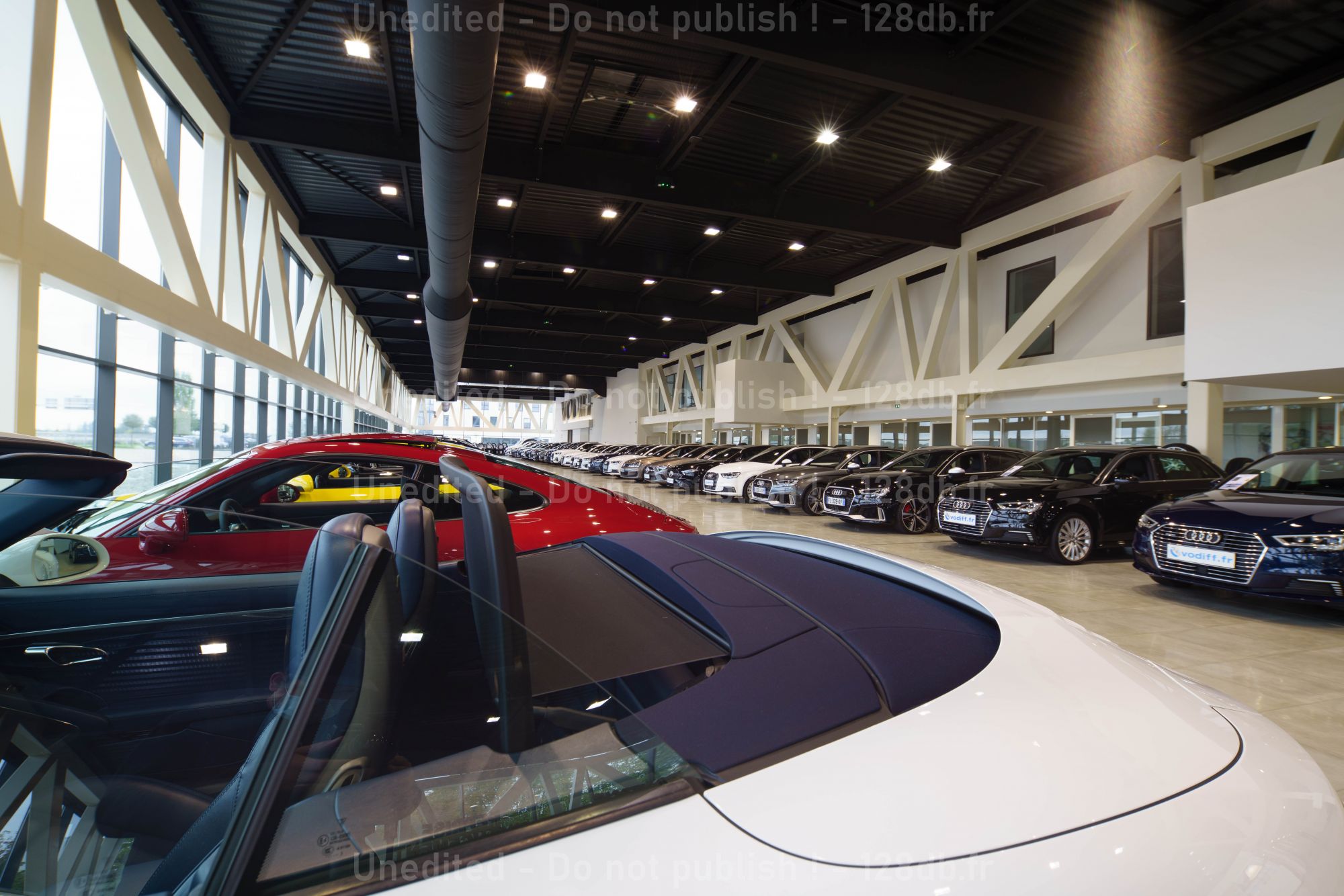 Vodiff s’est doté d’un département dédié à la marque Porsche avec une équipe de spécialistes, des équipements spécifiques.© Bartosch Salmanski - 128db.fr - Architecte : Jacques Molho