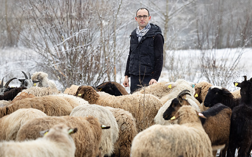 Xavier Rolais intervient régulièrement en entreprise pour présenter son activité et promouvoir la biodiversité. © Serge Nied 