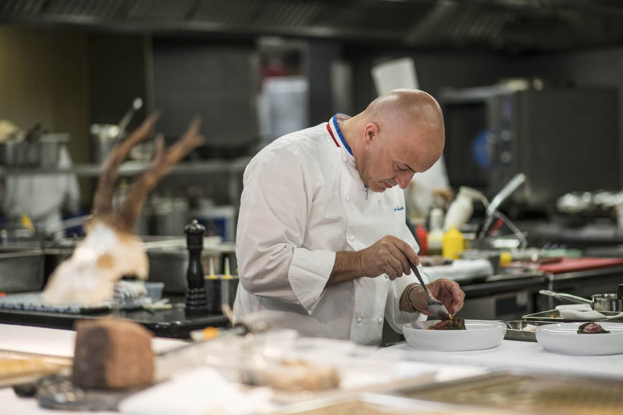 Olivier Nasti, un fleuron de la gastronomie alsacienne, affiche deux étoiles Michelin et cinq toques Gault et Millau. © Anne Emmanuelle Thion