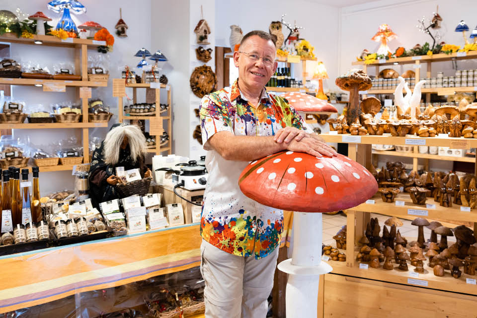 Christophe propose toute une gamme d’objets de décoration sur le thème du champignon. © Serge Nied 