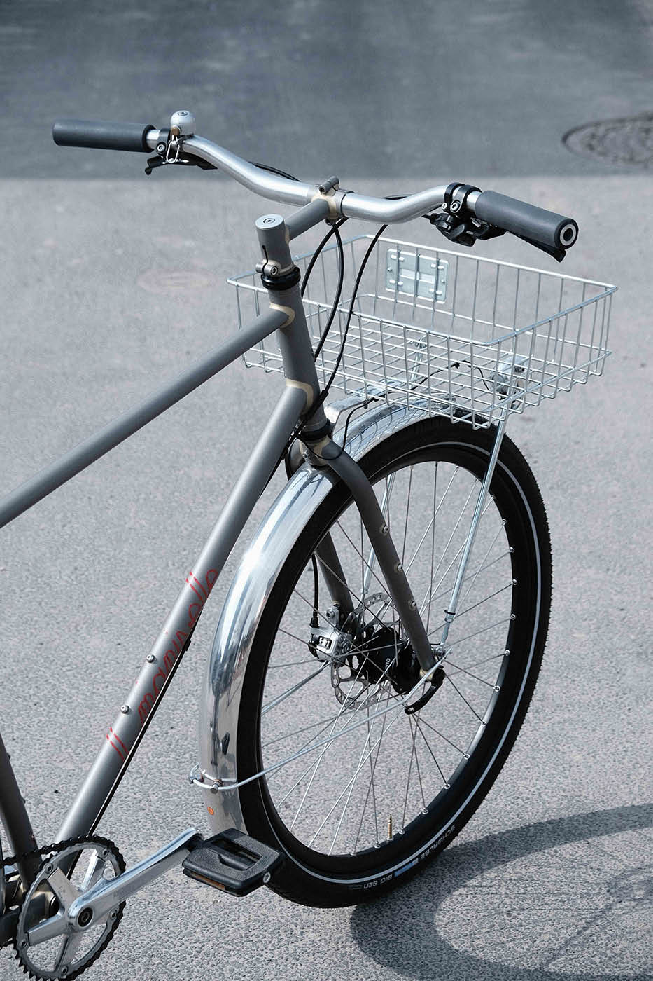 Le panier vélo issu de la collaboration entre Caddie et Manivelle se veut le porte-étendard du made in France. © Manivelle 