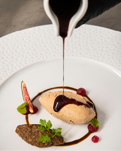 Foie gras d’oie de la ferme Hirsch, servi à la cuillère, déclinaison de figues. © Dorothée Parent