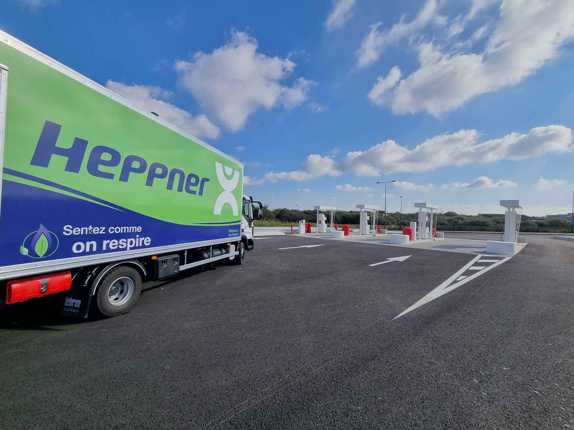 Le groupe de transport a investi 15 millions € afin de convertir la moitié de ses camions au gaz naturel pour véhicules (GNV) ou au BioGNV. © DR