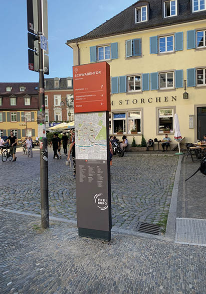 Une nouvelle signalétique contribue à la revitalisation du centre historique de Fribourg. © DR