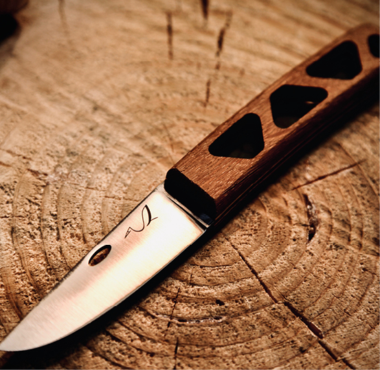 Le design du couteau Original rappelle les colombages alsaciens. © DR