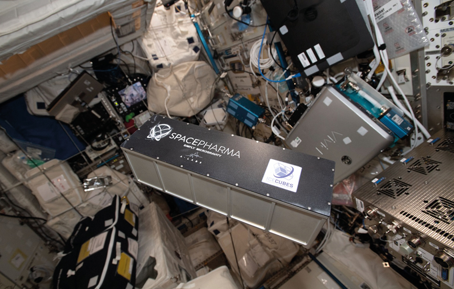 Laboratoire miniaturisé et télécommandé de SpacePharma à bord de la Station spatiale internationale (ISS) lors de la mission Axiom-1.  © DR