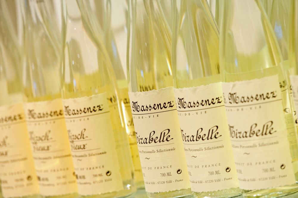 Les eaux de vie de la distillerie Messenez (Villé, Alsace), distinguées par le guide Wine Enthusiast © BL